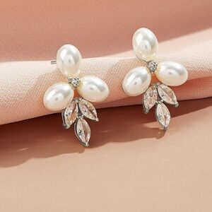 PEARL & RHINESTONE CLOVER DROP STUD EARRINGS